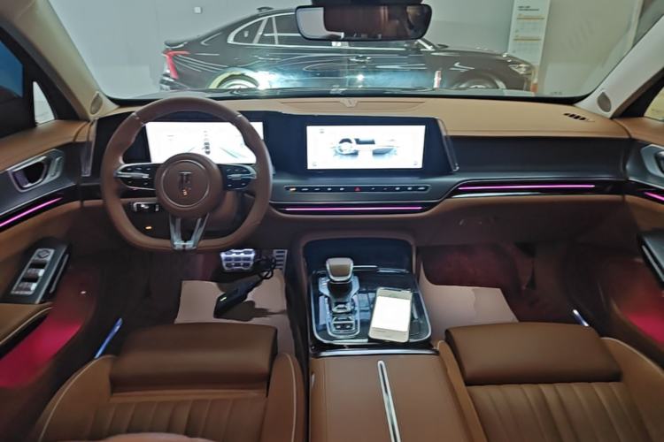 Used Hongqi H9 2024 2.0T Qixiang Private Style Edition Center Console