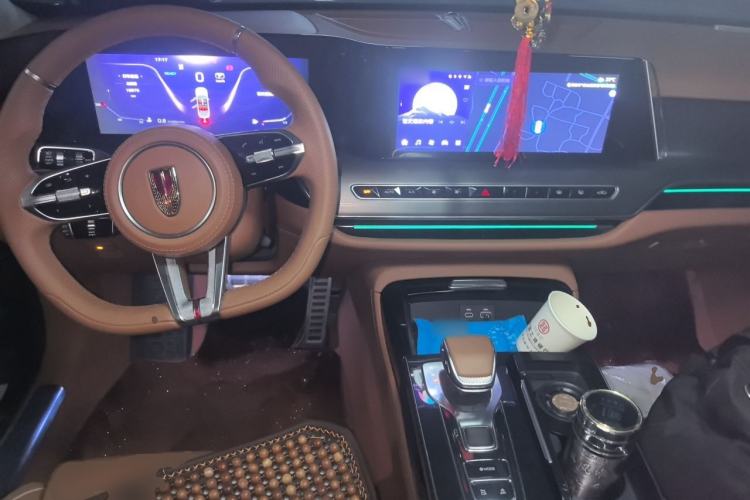 Used Hongqi H9 2024 2.0T Qixiang Private Style Edition Center Console