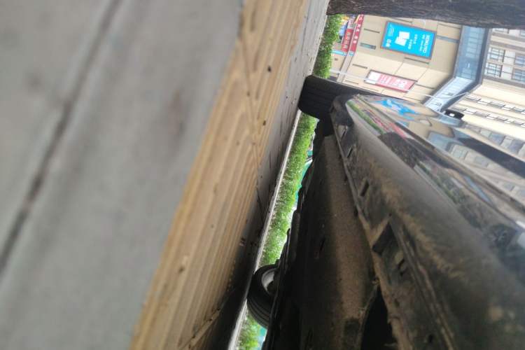 Used Hongqi H9 2024 2.0T Qixiang Private Style Edition Chassis Front Right