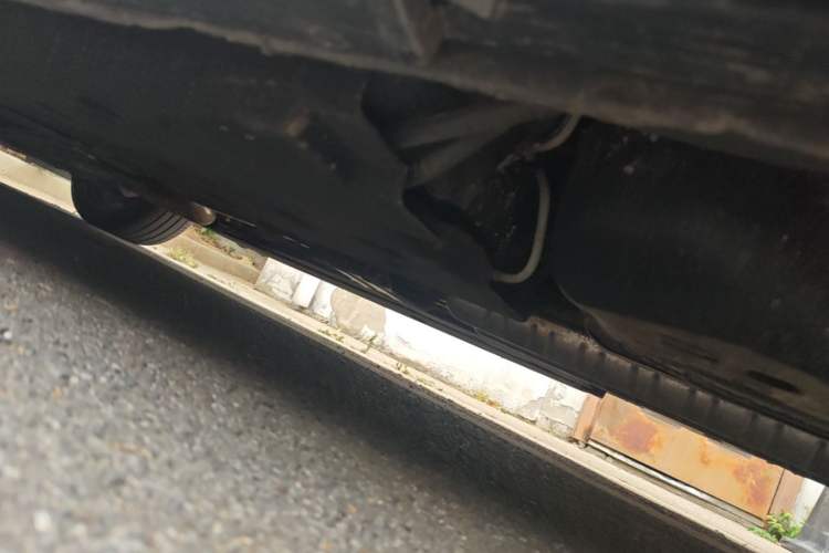 Used Hongqi H9 2024 2.0T Qichang Luxury Business Edition Chassis Rear Left