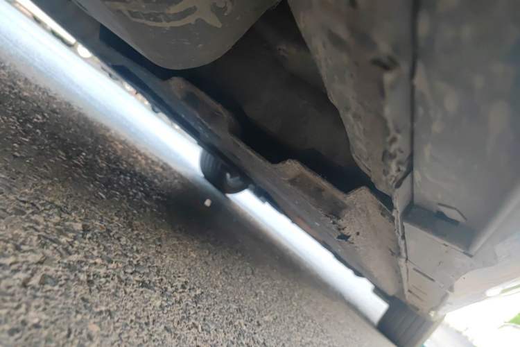 Used Hongqi H9 2024 2.0T Qixiang Luxury Business Edition Chassis Rear Right
