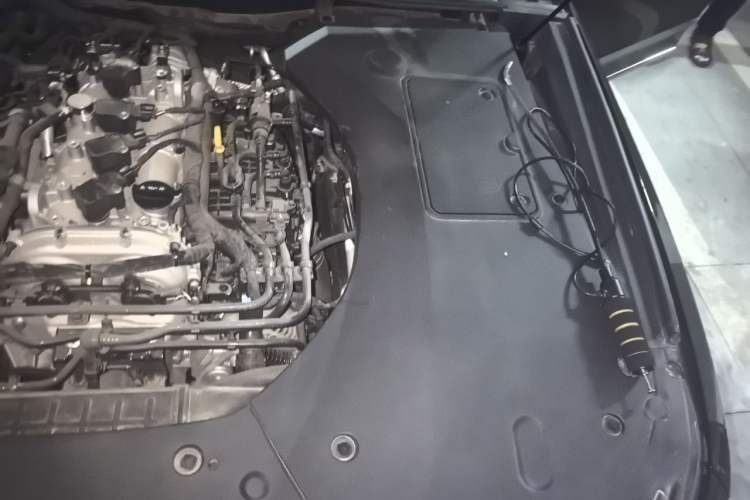 Used Hongqi H9 2024 2.0T Qixiang Private Style Edition Engine Bay Left
