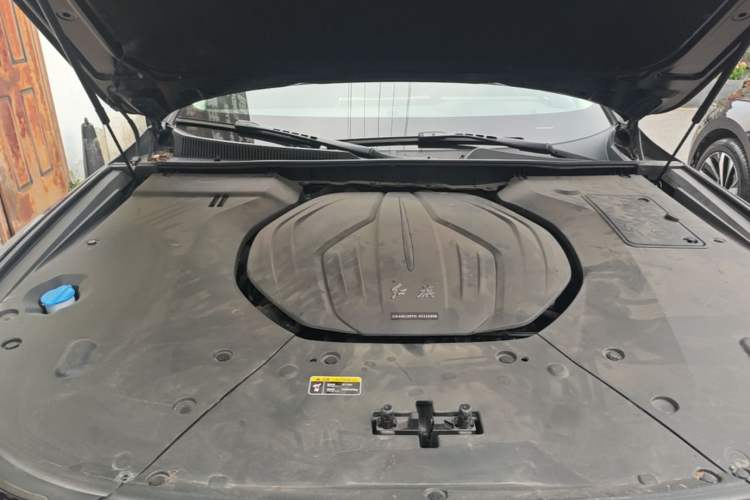 Used Hongqi H9 2024 2.0T Qichang Luxury Business Edition Engine Bay