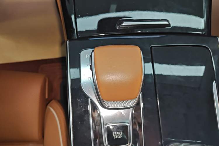 Used Hongqi H9 2024 2.0T Qixiang Private Style Edition Gear Lever