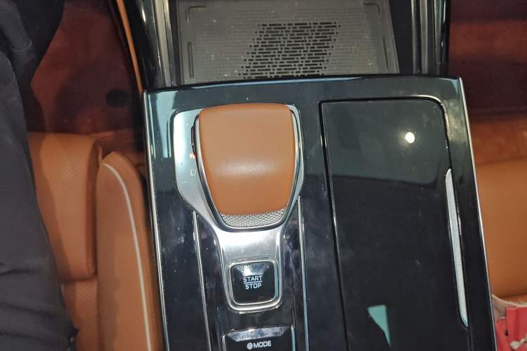 Used Hongqi H9 2024 2.0T Qixiang Private Style Edition Gear Lever
