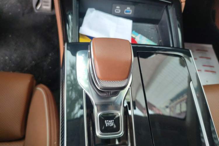 Used Hongqi H9 2024 2.0T Qixiang Private Style Edition Gear Lever
