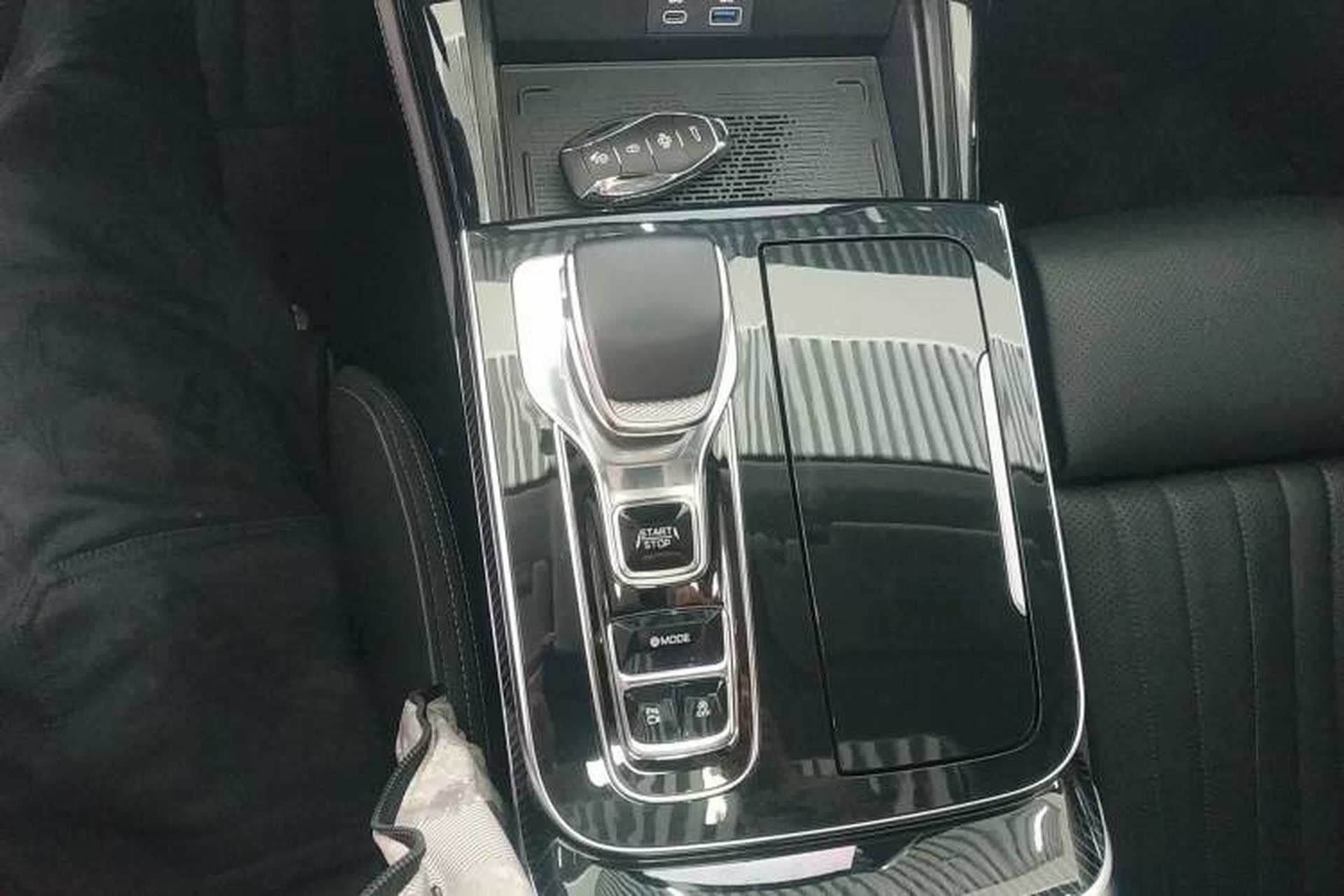 Used Hongqi H9 2024 2.0T Qixiang Private Style Edition Gear Lever