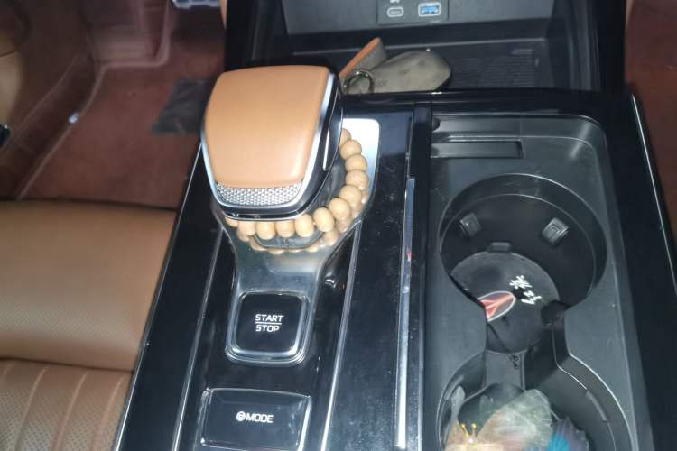 Used Hongqi H9 2024 2.0T Qixiang Private Style Edition Gear Lever