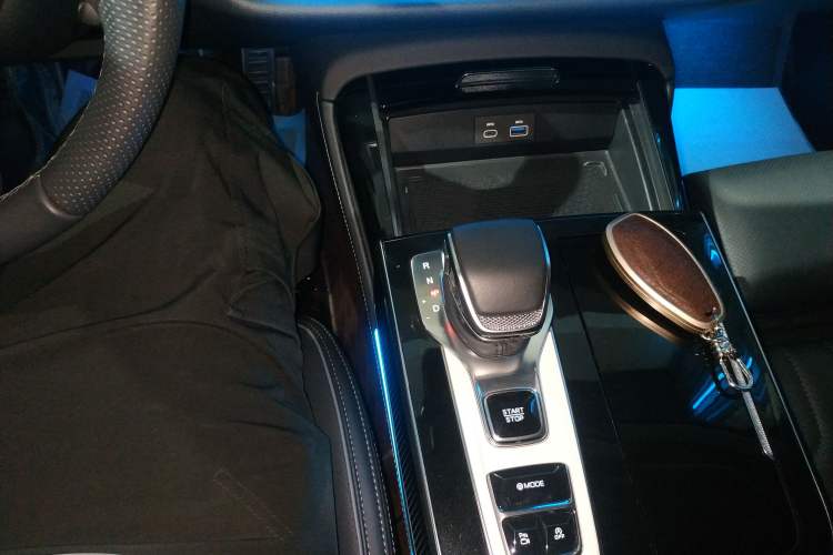 Used Hongqi H9 2024 2.0T Qixiang Luxury Business Edition Gear Lever
