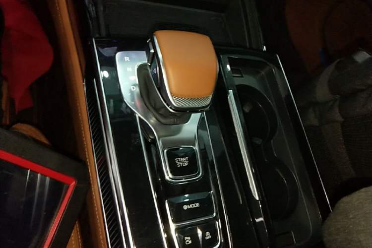 Used Hongqi H9 2024 2.0T Qixiang Private Style Edition Gear Lever