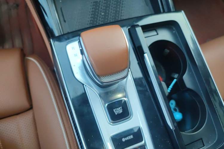 Used Hongqi H9 2024 2.0T Qixiang Luxury Business Edition Gear Lever