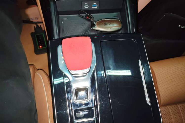 Used Hongqi H9 2024 2.0T Qixiang Private Style Edition Gear Lever