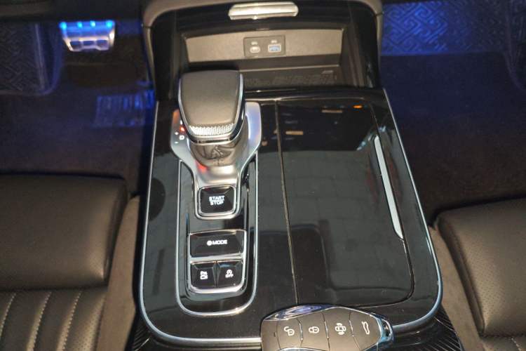 Used Hongqi H9 2024 2.0T Qichang Private Enjoyment Luxury Edition Gear Lever