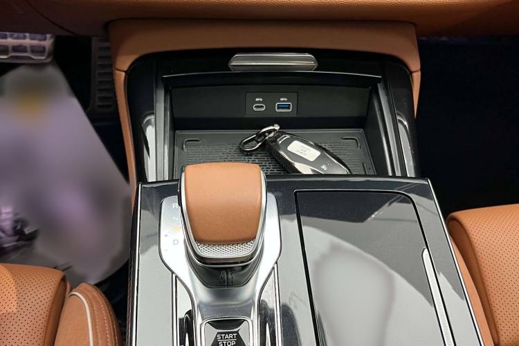 Used Hongqi H9 2024 2.0T Qixiang Private Style Edition Interior 3