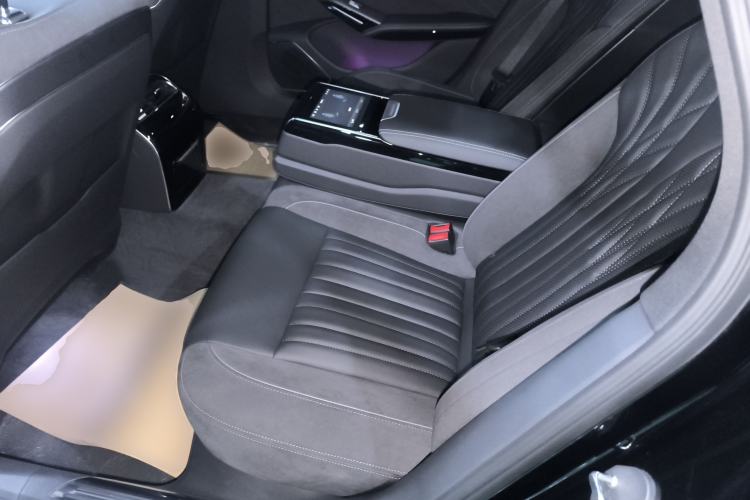 Used Hongqi H9 2024 2.0T Qixiang Private Style Edition Interior 4