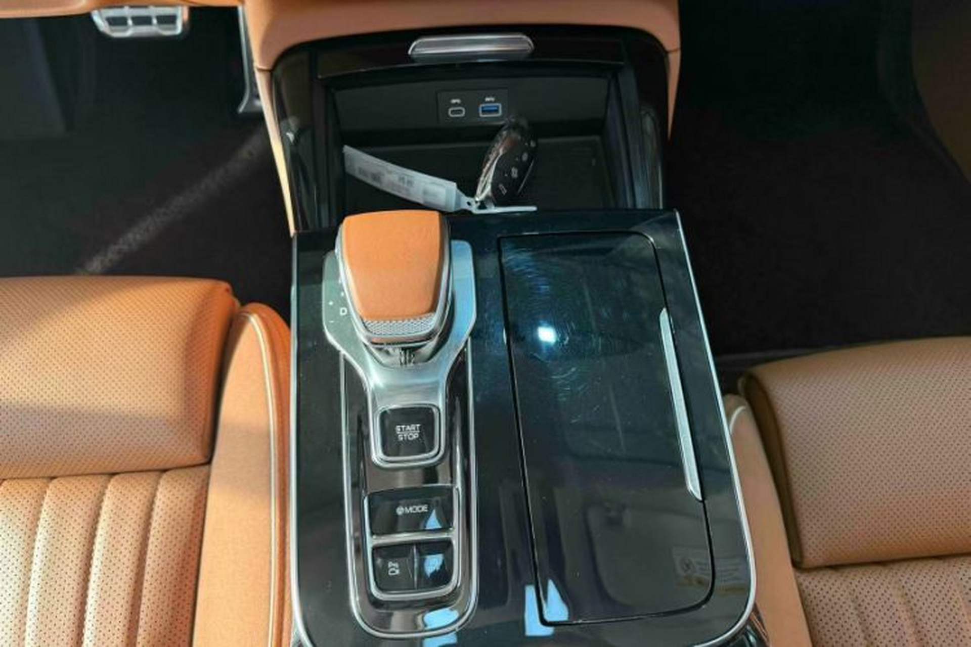 Used Hongqi H9 2024 2.0T Qixiang Private Style Edition Interior 4