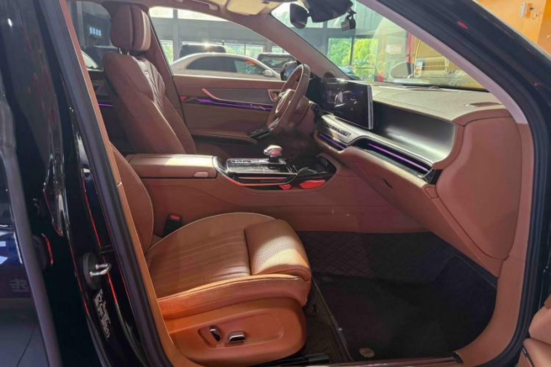 Used Hongqi H9 2024 2.0T Qixiang Private Style Edition Interior 8