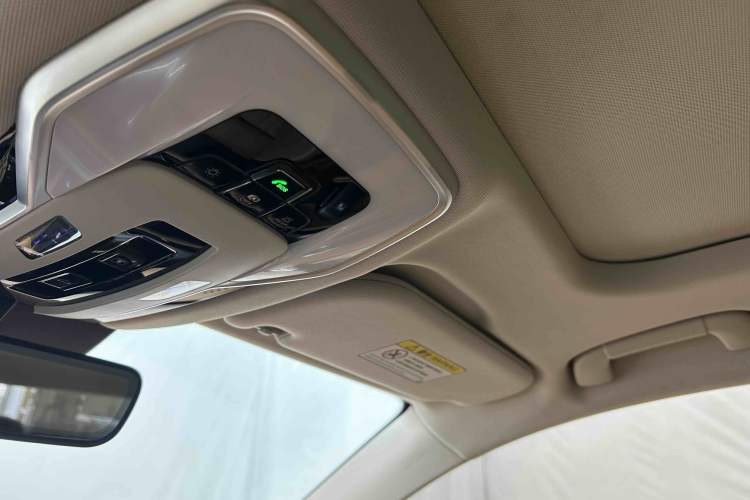 Used Hongqi H9 2024 2.0T Qixiang Private Style Edition Interior 8