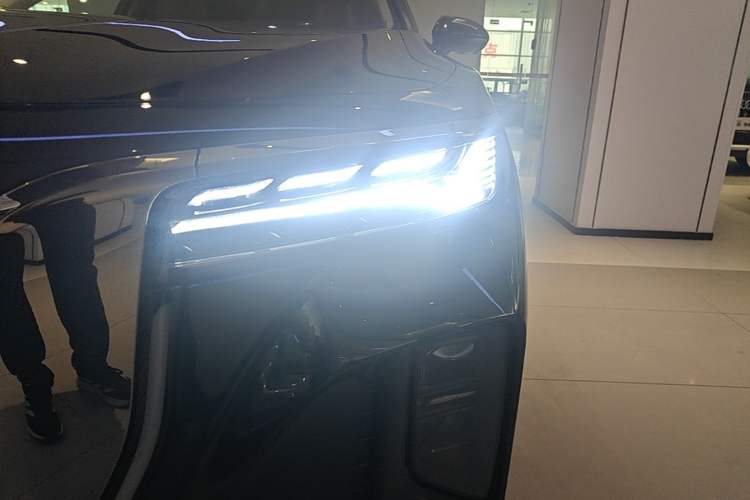 Used Hongqi H9 2024 2.0T Qichang Private Enjoyment Luxury Edition Left Front Headlight