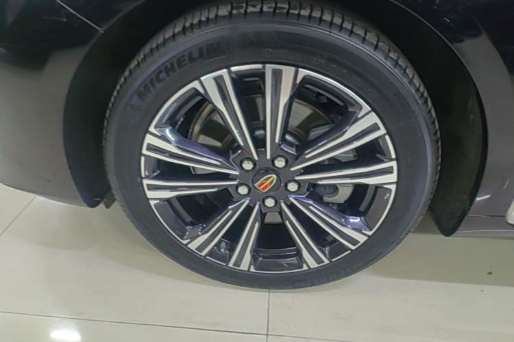 Used Hongqi H9 2024 2.0T Qixiang Private Style Edition Left Front Wheel Hub