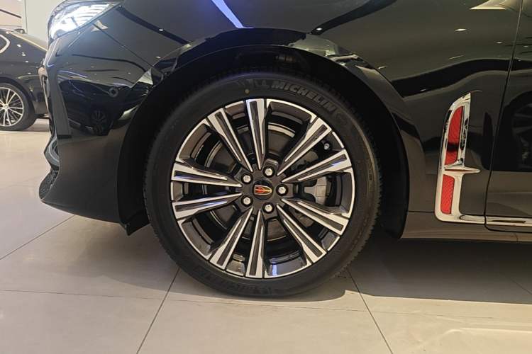 Used Hongqi H9 2024 2.0T Qichang Private Enjoyment Luxury Edition Left Front Wheel Hub