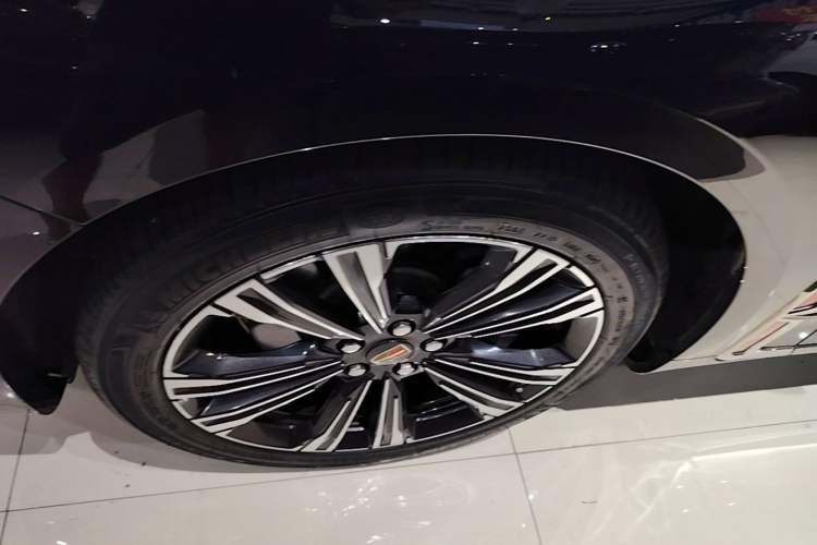 Used Hongqi H9 2024 2.0T Qixiang Private Style Edition Left Front Wheel Hub