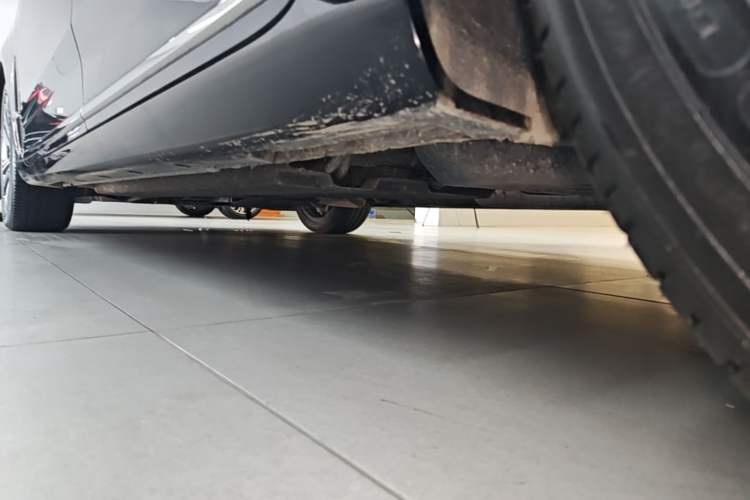 Used Hongqi H9 2024 2.0T Qixiang Private Style Edition Left Side Sill