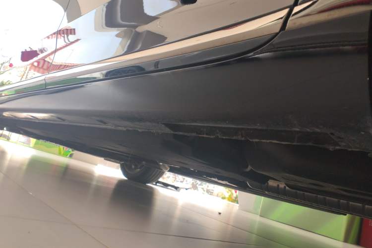 Used Hongqi H9 2024 2.0T Qixiang Private Style Edition Left Side Sill