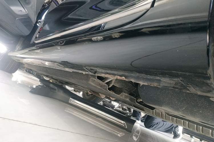 Used Hongqi H9 2024 2.0T Qixiang Private Style Edition Left Side Sill