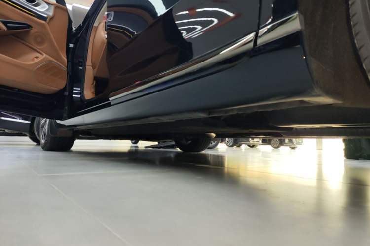 Used Hongqi H9 2024 2.0T Qichang Private Enjoyment Luxury Edition Left Side Sill