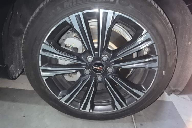 Used Hongqi H9 2024 2.0T Qixiang Private Style Edition Right Front Wheel Hub