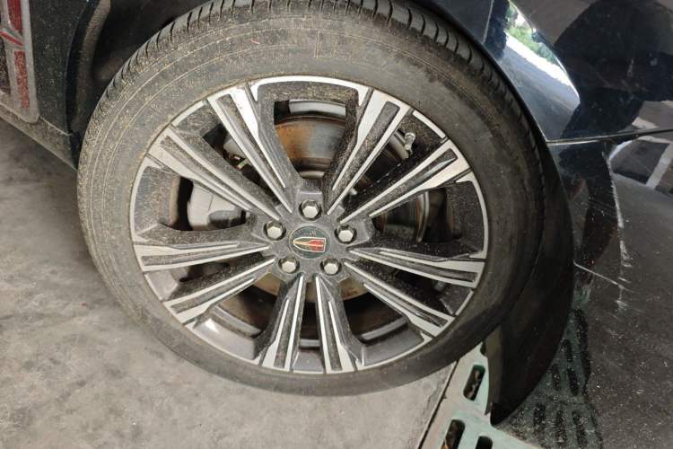 Used Hongqi H9 2024 2.0T Qixiang Private Style Edition Right Front Wheel Hub