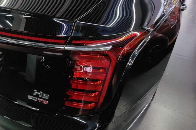 Used Hongqi H9 2024 3.0T Flagship All-Wheel Drive Luxury Business Edition Right Rear Taillight
