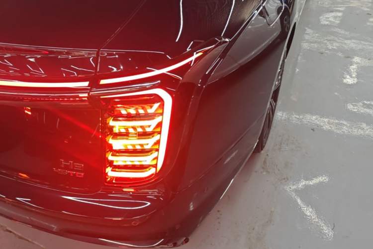 Used Hongqi H9 2024 2.0T Qichang Private Enjoyment Luxury Edition Right Rear Taillight