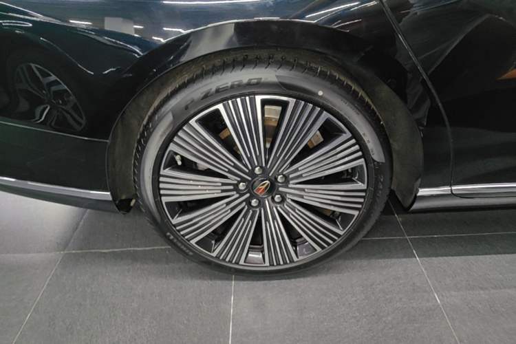 Used Hongqi H9 2024 3.0T Flagship All-Wheel Drive Luxury Business Edition Right Rear Wheel Hub