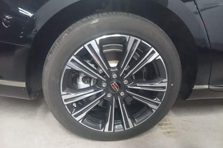 Used Hongqi H9 2024 2.0T Qichang Private Enjoyment Luxury Edition Right Rear Wheel Hub