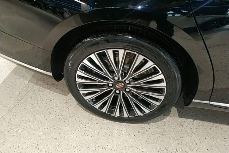 Used Hongqi H9 2024 2.0T Qixiang Luxury Business Edition Right Rear Wheel Hub