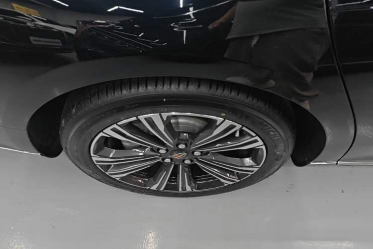 Used Hongqi H9 2024 2.0T Qichang Private Enjoyment Luxury Edition Right Rear Wheel Hub