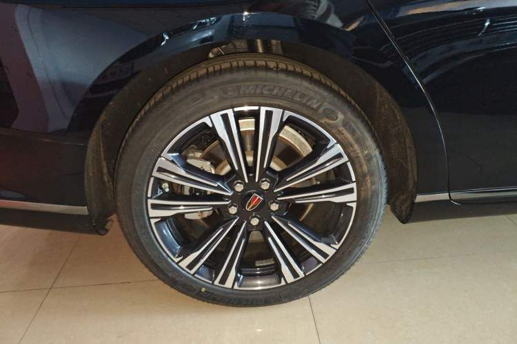 Used Hongqi H9 2024 2.0T Qichang Private Enjoyment Luxury Edition Right Rear Wheel Hub