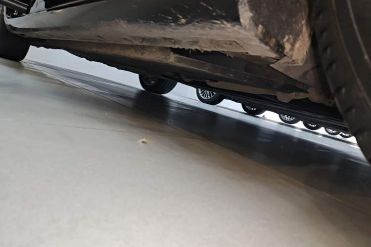 Used Hongqi H9 2024 2.0T Qixiang Private Style Edition Right Side Sill