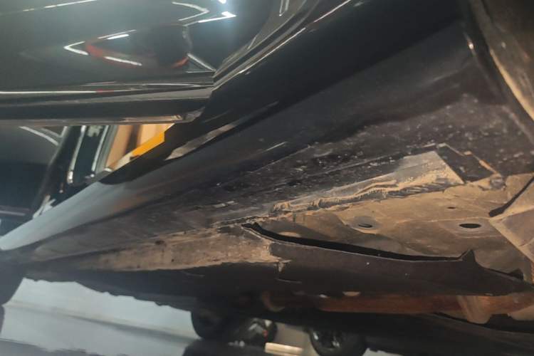 Used Hongqi H9 2024 2.0T Qixiang Private Style Edition Right Side Sill