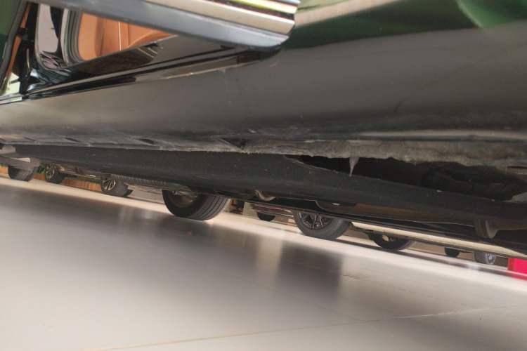 Used Hongqi H9 2024 2.0T Qixiang Private Style Edition Right Side Sill