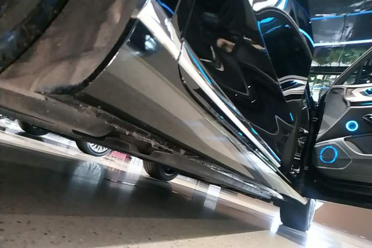 Used Hongqi H9 2024 2.0T Qixiang Luxury Business Edition Right Side Sill