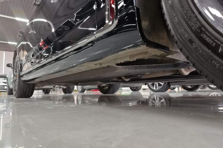 Used Hongqi H9 2024 2.0T Qichang Private Enjoyment Luxury Edition Right Side Sill