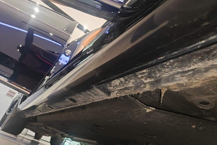 Used Hongqi H9 2024 2.0T Qichang Private Enjoyment Luxury Edition Right Side Sill