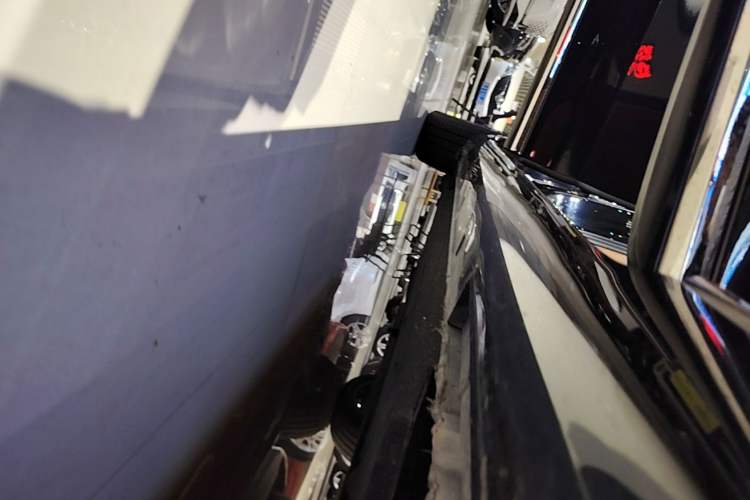 Used Hongqi H9 2024 2.0T Qixiang Private Style Edition Right Side Sill