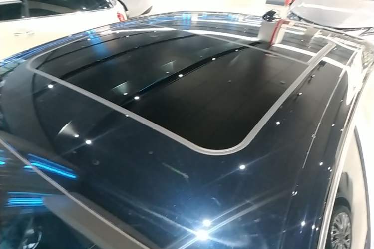 Used Hongqi H9 2024 2.0T Qixiang Luxury Business Edition Roof