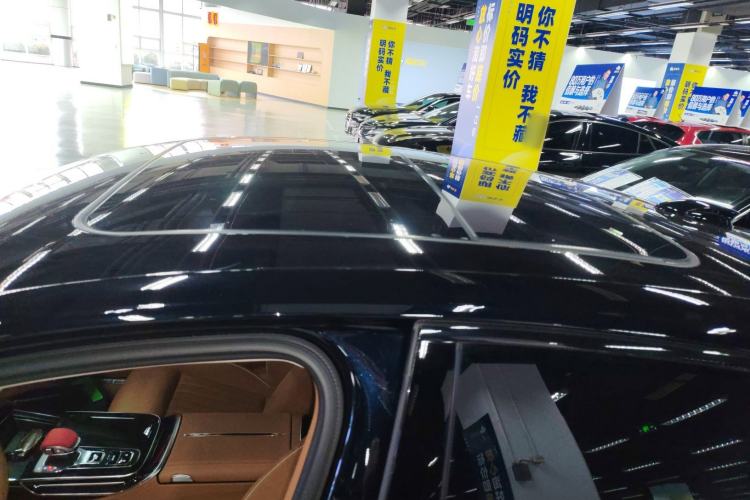 Used Hongqi H9 2024 2.0T Qixiang Private Style Edition Roof