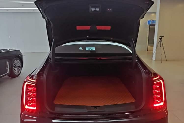 Used Hongqi H9 2024 2.0T Qixiang Private Style Edition Trunk