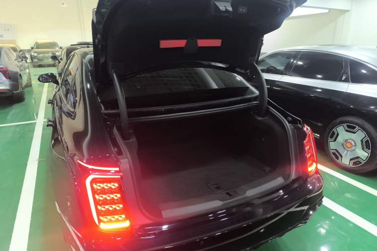 Used Hongqi H9 2024 2.0T Qixiang Private Style Edition Trunk